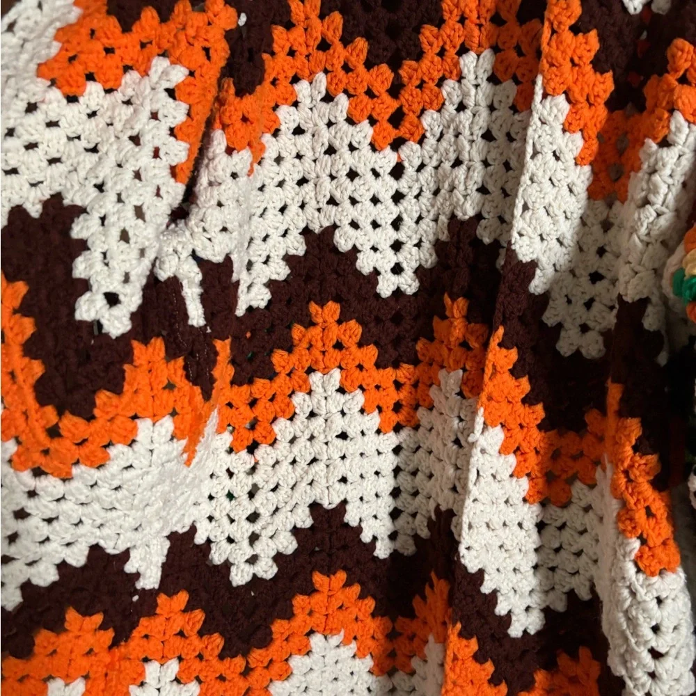 One-of-a-kind upcycled crochet sweater, handmade by a local artisan 🤍 - Picture 4 of 5